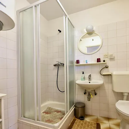 Laguna Apartment *
